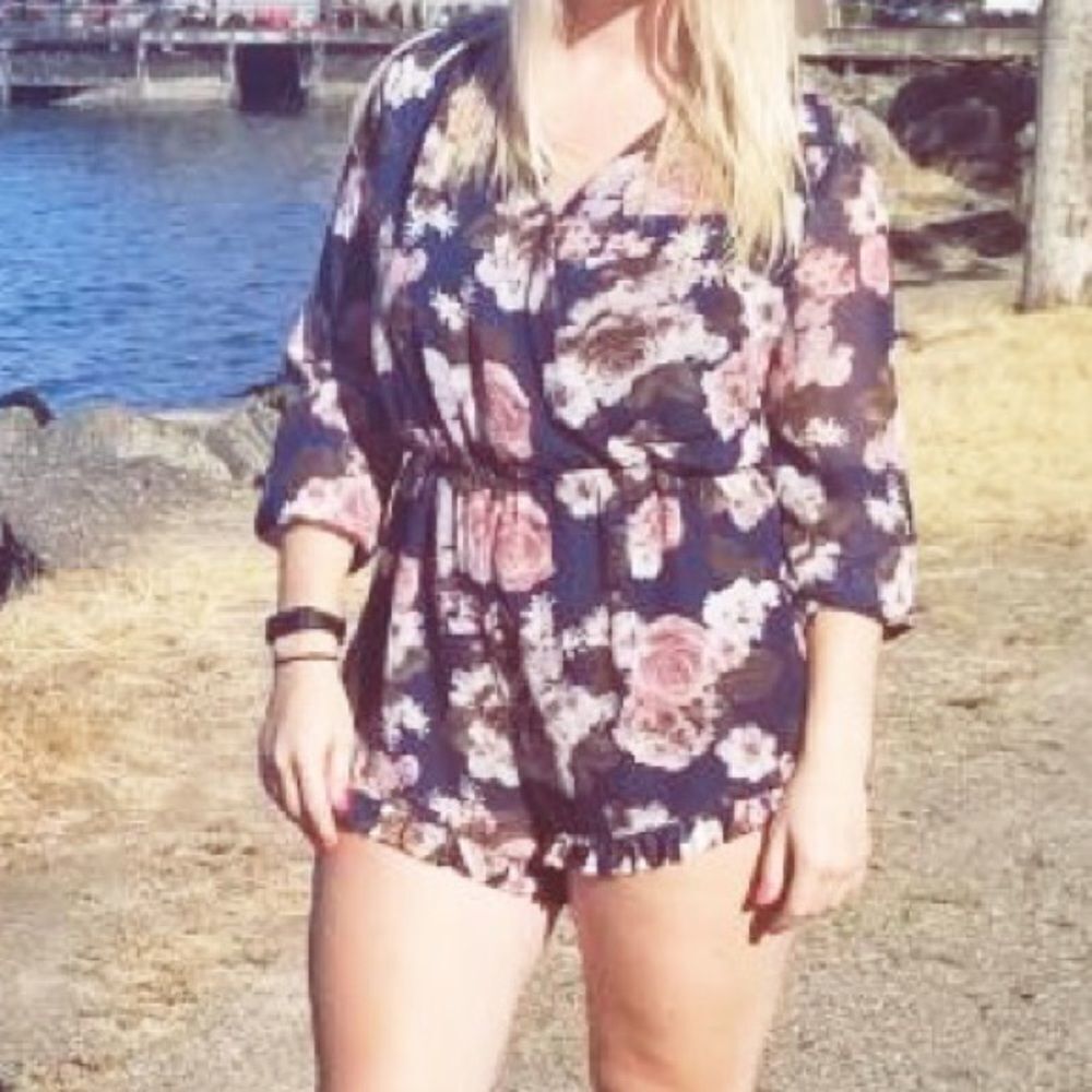 ✨ J for Justify Long Sleeve Floral Print Romper✨